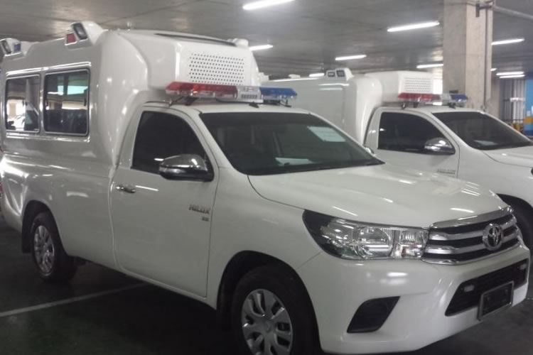 Toyota Hilux/Revo converti en ambulance pour l'Afrique - pics 1