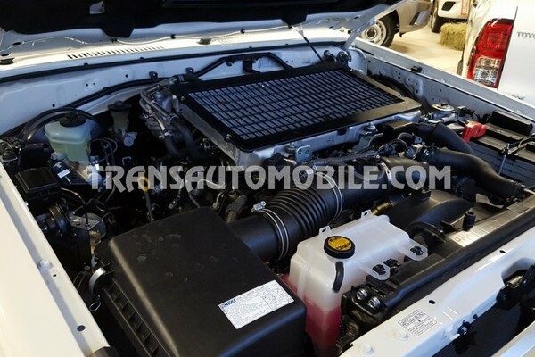 Toyota land cruiser 79 pick-up v8 4.5l turbo diesel rhd gris claro 