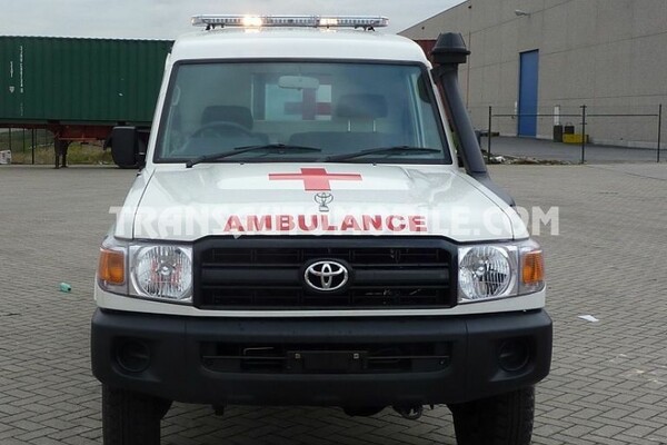 Toyota land cruiser 78 metal top vdj v8 4.5l diesel ambulance rhd blanc