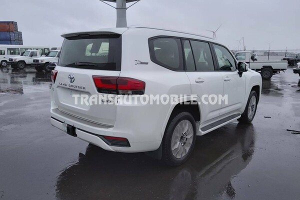 Toyota land cruiser 300 v6  gxr-8 7 seaters / places  70th anniversary 3.3l turbo diesel automatique blanc perlé