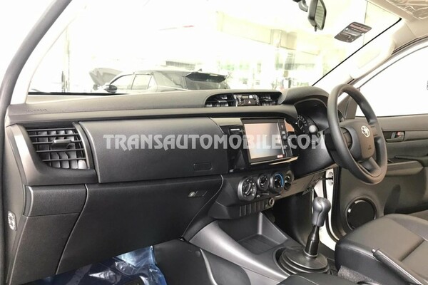 Toyota hilux / revo pick-up single cab 2.8l diesel rhd white