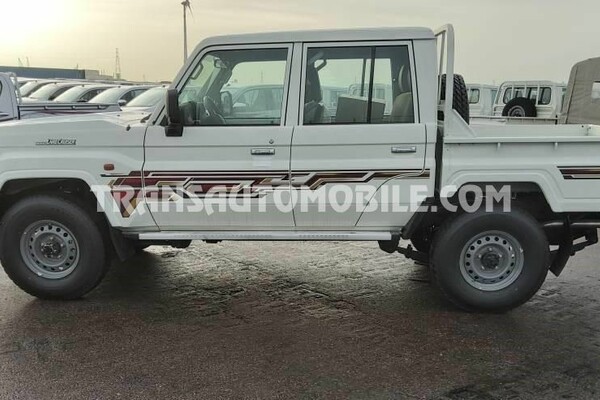 Toyota land cruiser 79 pick-up gdj 79 double cabin 2.8l turbo diesel automatique new model 
